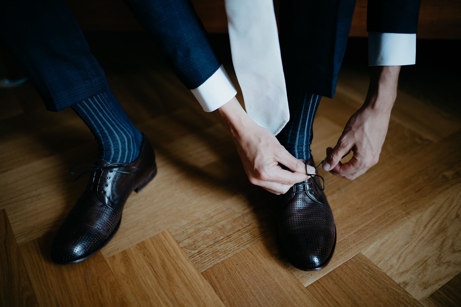 groom getting ready wedding photography
