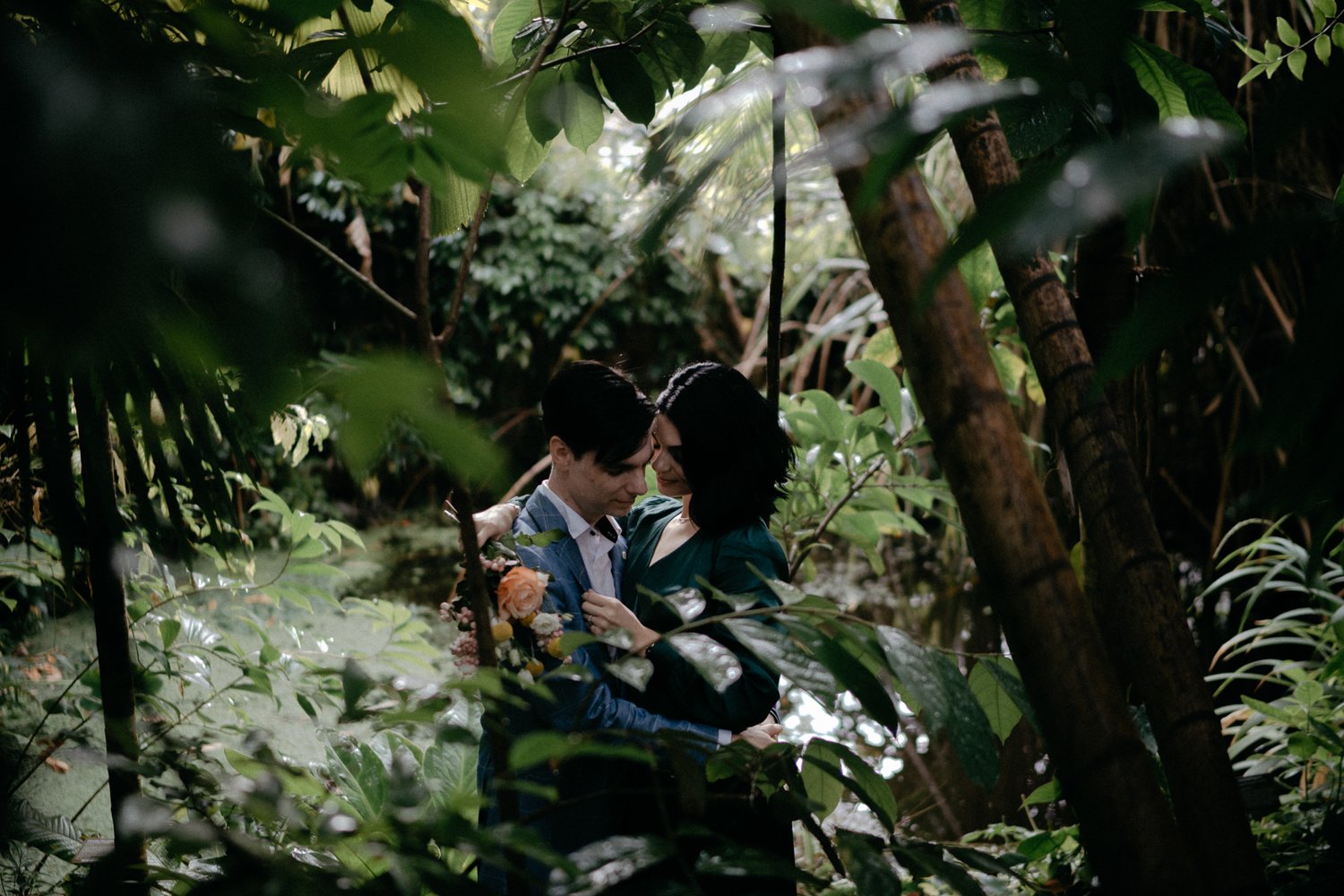 best amsterdam wedding photographer couple hortus botanicus