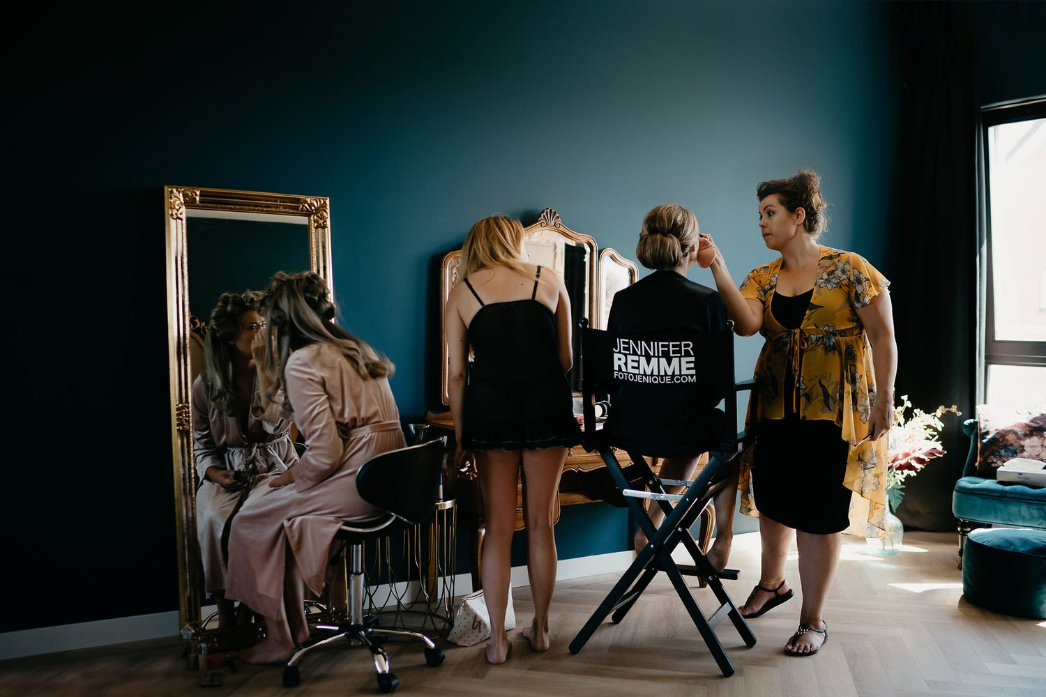 bride-getting-ready-for-wedding-photography-by-mark-hadden-amsterdam-trouwfotograaf