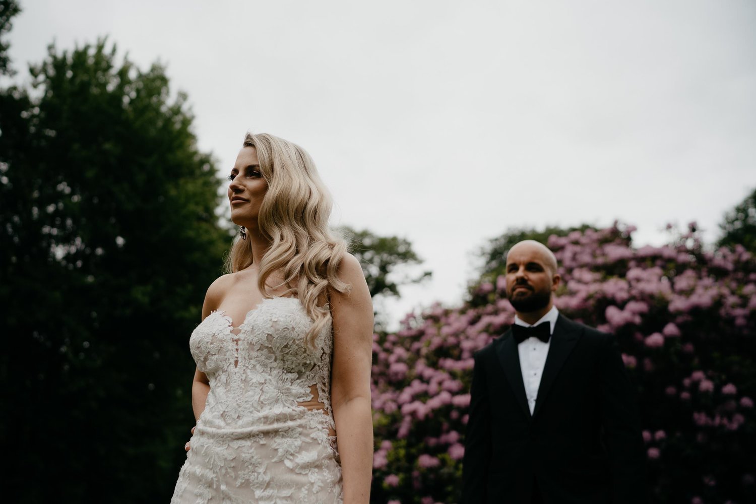 Michelle Jethro-206 - bride and groom posing in a park during a wedding photoshoot in amsterdam.jpg