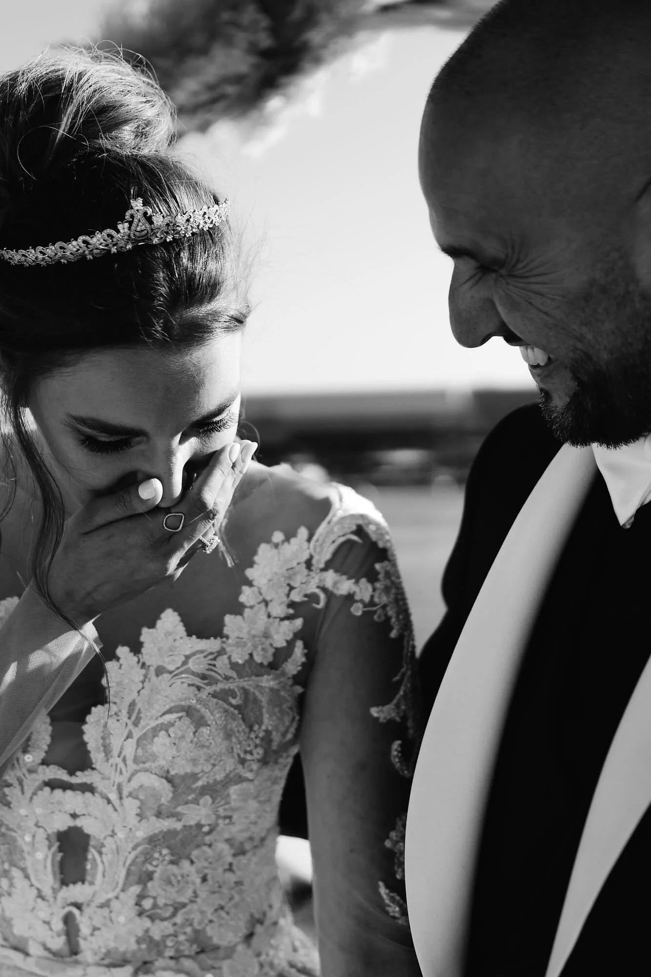 Kareline_Amir_112_2 - Bride and groom laughing during wedding photoshoot in amsterdam.jpg