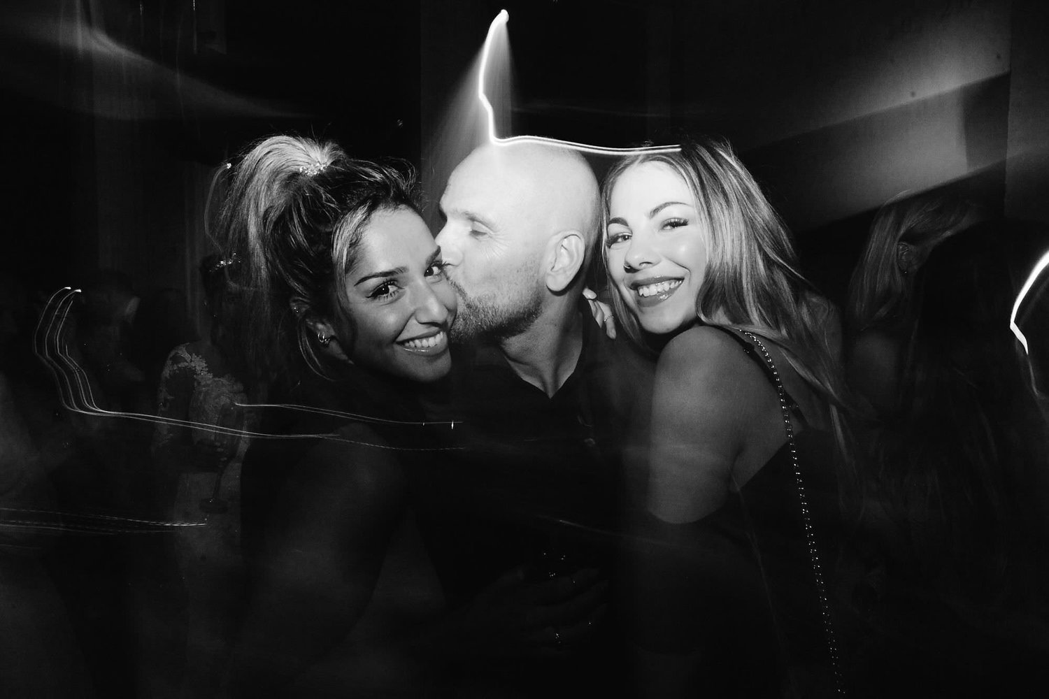 Kareline_Amir_518_2 - Friends kissing groom at wedding party in amsterdam.jpg
